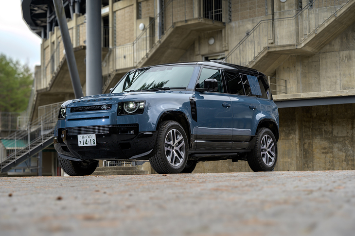 今回の試乗車は「ディフェンダー110 X-DYNAMIC HSE P300e」。2グレードあるPHEVのより高価なほうで、車両本体価格は1091万円。