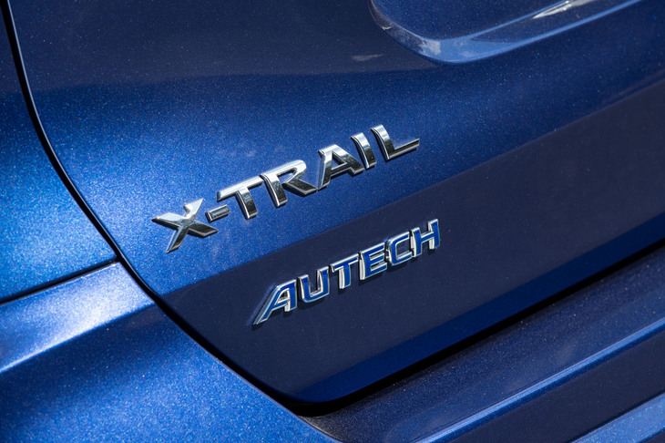 「AUTECH」とは、福祉車両や特装車などを製作する日産のグループ会社、オーテックジャパンの純正カスタマイズブランド。「エクストレイル」のほか、「ルークス」「リーフ」などに設定される。