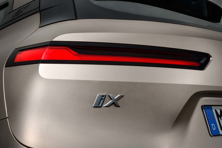 BMW iX（リアコンビランプ）