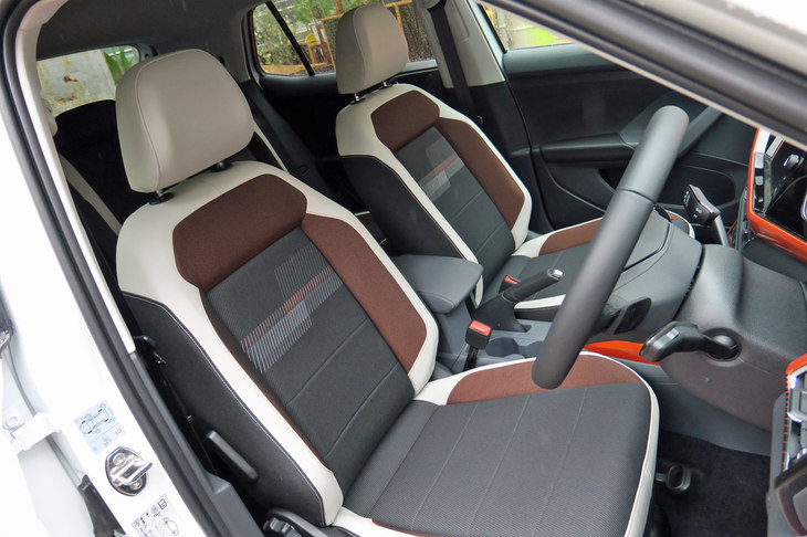 フォルクスワーゲンTクロスTSI 1stプラス（フロントシート）