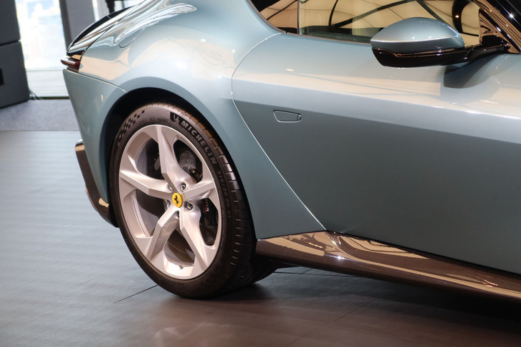 フェラーリ12チリンドリ（リアフェンダー周辺部）