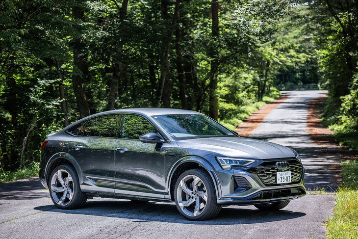 アウディSQ8スポーツバックe-tron