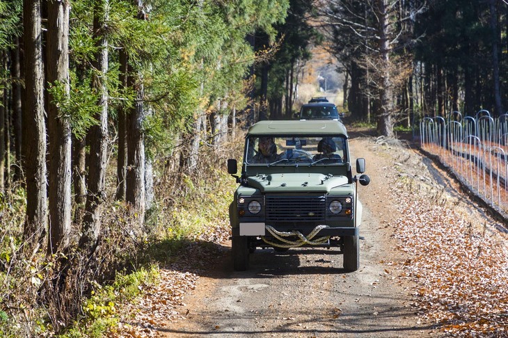 東京から参加の「ディフェンダー90」。同型モデルは1983年から 2016年まで長年にわたり製造されていたので、ディフェンダーといえばこのデザインを想起する人も多いはずだ。