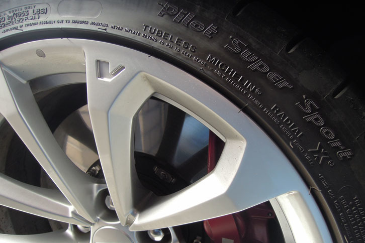 「ミシュラン・パイロットスーパースポーツ」のグリップ力には感動を覚えた。