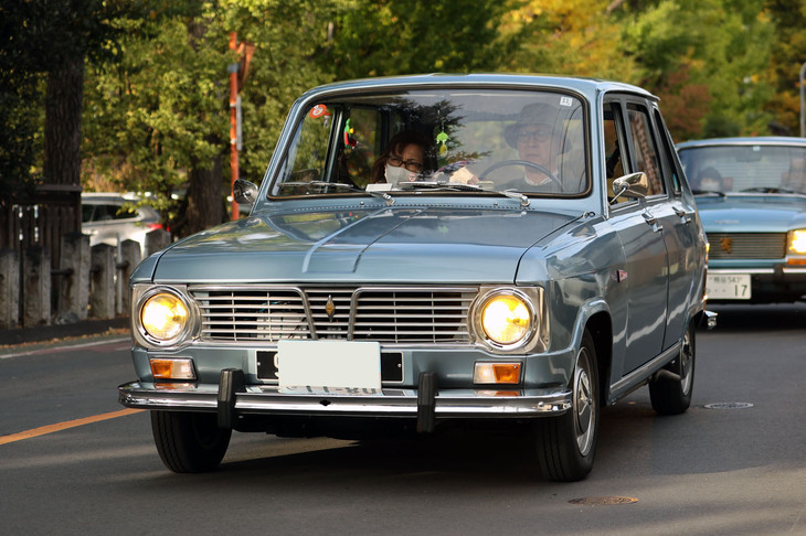 1969年「ルノー6」。ライバルは「シトロエン・アミ8」あたりで、1970年には1.1リッター直4エンジン搭載車も加えられた。