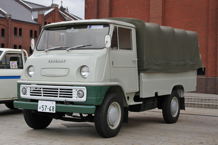 「トヨエース」。現在もラインナップされているトヨタ製小型キャブオーバートラックの、1960年代中ごろのモデル。“トラックの国民車”のキャッチフレーズでヒットした初代の後を受けた2代目である。