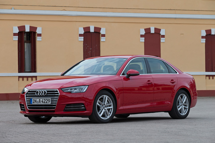 ボディーサイズは全長×全幅×全高＝4726×1842×1427mmと、従来モデルより全長が25mm、全幅が16mm大きくなっている（欧州仕様の値）。