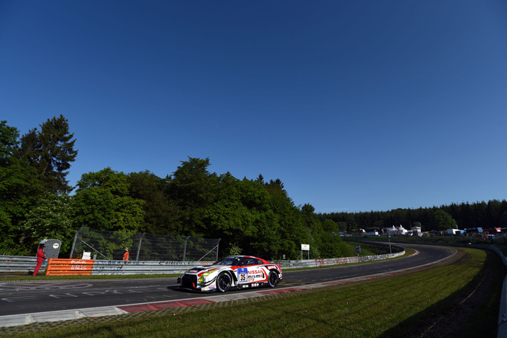 国産モデルも2016年の大会で活躍している。なかでも「日産GT-R」は唯一のGT3車両としてSP9クラスで躍進。ニッサンGTアカデミー・チームRJNの35号車が予選で21番手につけ、決勝でもコンスタントな走りを披露。日本メーカーとして最上位となる総合11位で完走を果たした。