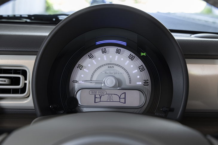 ドライブが短時間だと「SEE YOU」、長時間だと「運転お疲れさま」のあいさつを残し、うさぎは小屋へと帰っていく（声はアニメ調）。