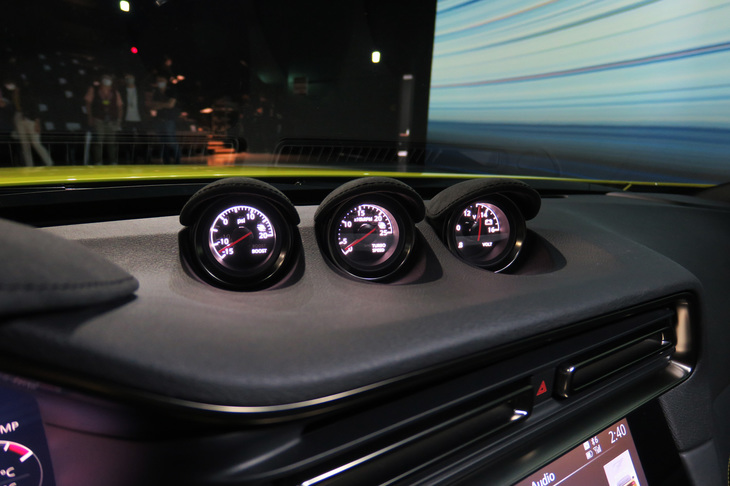 日産フェアレディZ プロトタイプ（ダッシュボード上段の3連メーター）
