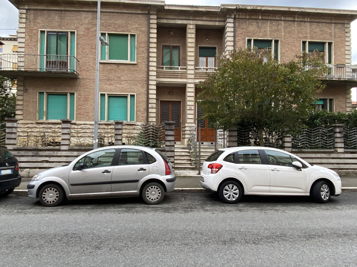 初代（写真左）と2代目（同右）の「C3」。2021年1月にシエナで。