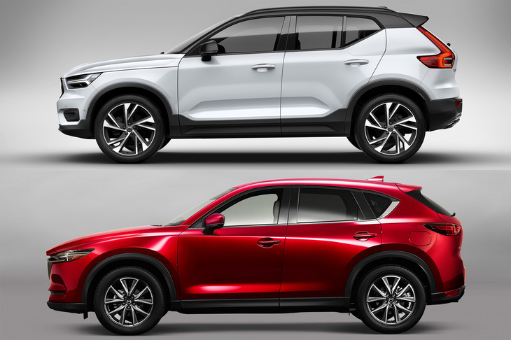 横方向はもちろん、前後方向で見ても「XC40」は足元に踏ん張り感がある。写真はホイールベースが同じ「マツダCX-5」との比較。全長が短い分、特にフロントのオーバーハングが切り詰められているのがわかる。