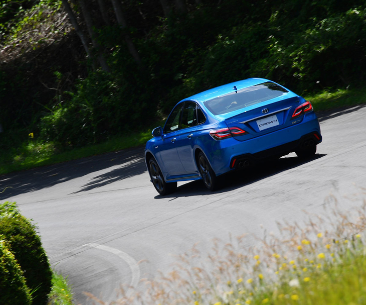 新型「クラウン」では重心高を先代比で10mm下げつつ、理想的な前後重量配分が追求されている。