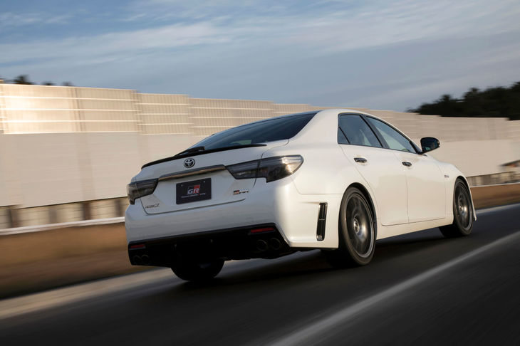 走りに関するこだわりが随所に込められた「マークX“GRMN”」。大排気量のNAエンジンをMTで楽しめる、手ごろなサイズのFRセダンというだけでも、今となっては稀有（けう）な存在と言えるだろう。