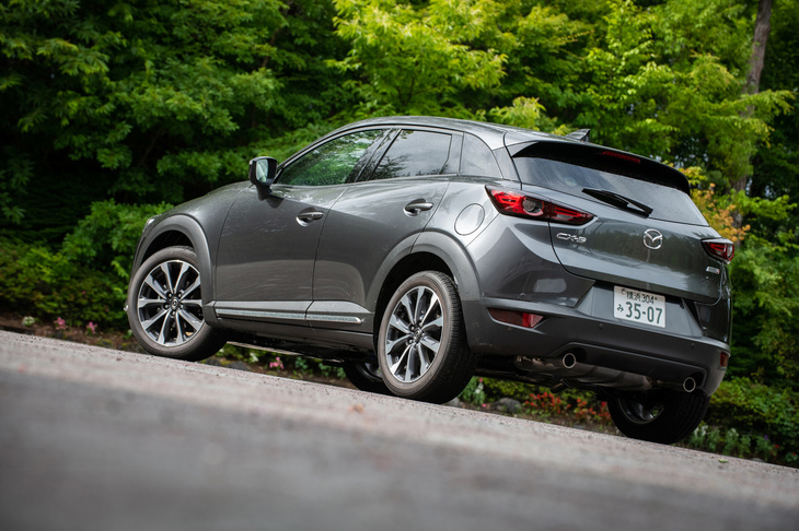 デビュー以来最大規模という大幅改良が施された「CX-3」。内外装の意匠の変更に加え、エンジンや足まわりの改良、安全装備の強化など、その内容は多岐にわたる。