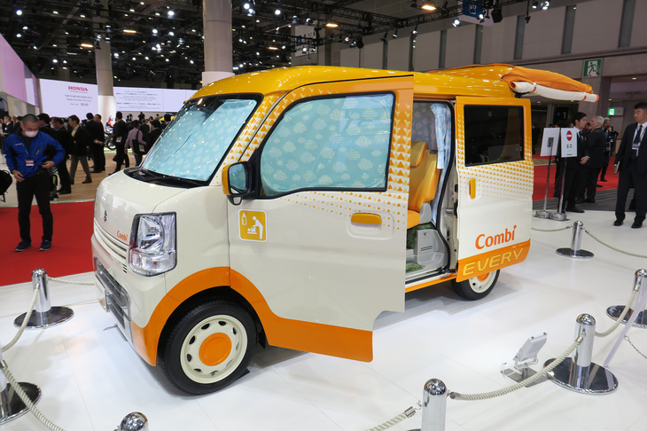 スズキ・エブリイどこでもベビールーム with コンビ