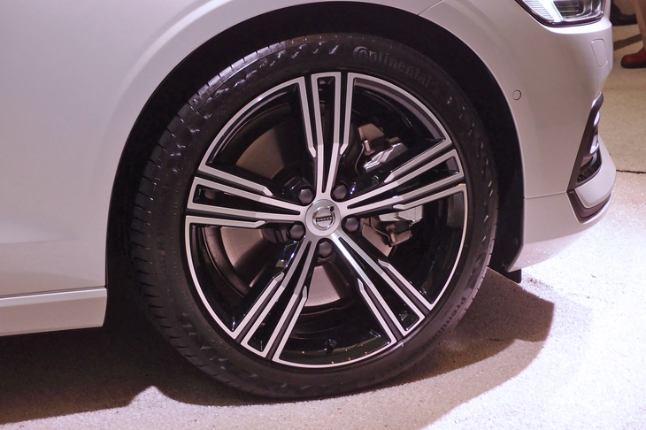 V60 T5インスクリプション（フロントホイール）