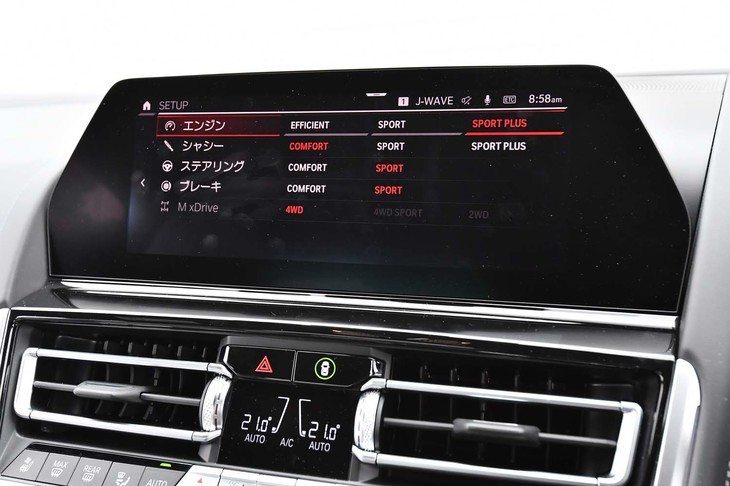 車両の特性は、エンジンやシャシー、ステアリングホイールなど個別に調整可能。それらの設定をあらかじめMモードとして記録しておけば、ボタンひとつで呼び出せるようになる。