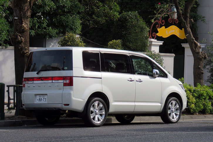 「デリカスペースギア」の後継モデルとして、2007年1月に登場した「デリカD：5」。ディーゼルエンジン搭載車は2013年1月に追加されている。