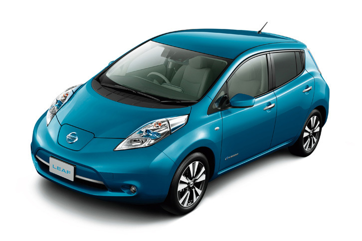 
	「日産リーフ サンクスエディション」（写真は新色「スミオブルー」のモデル）
	