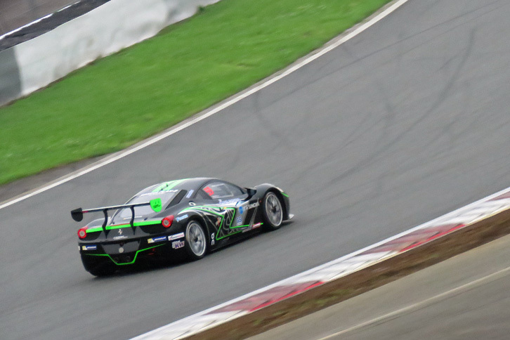 GTアジアシリーズのレースは、FIA-GT3車両で競われる「GT3」と、ワンメイクレース用のカップカーなどをベースとした車両が走る「GTC」の、2つのクラスの混走によって行われる。写真はGTCクラスの「フェラーリ458チャレンジ」。