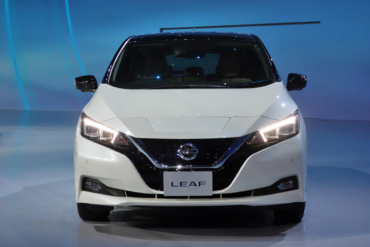 新型「リーフ」のエクステリアは、2015年の東京モーターショーに出展されたコンセプトモデル「IDSコンセプト」を元にデザインされている。