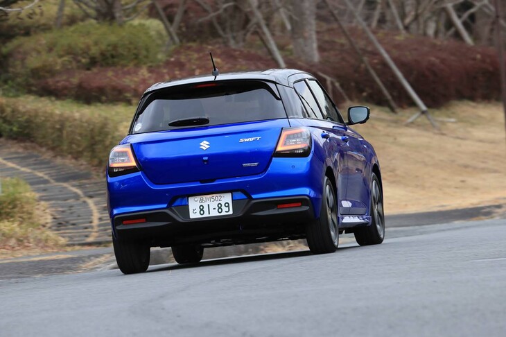 フットワークのよさに加え、静かさや快適さも向上していた新型「スイフト」。普段使いから週末のツーリングまで、気持ちよく使えるコンパクトカーに仕上がっていた。
