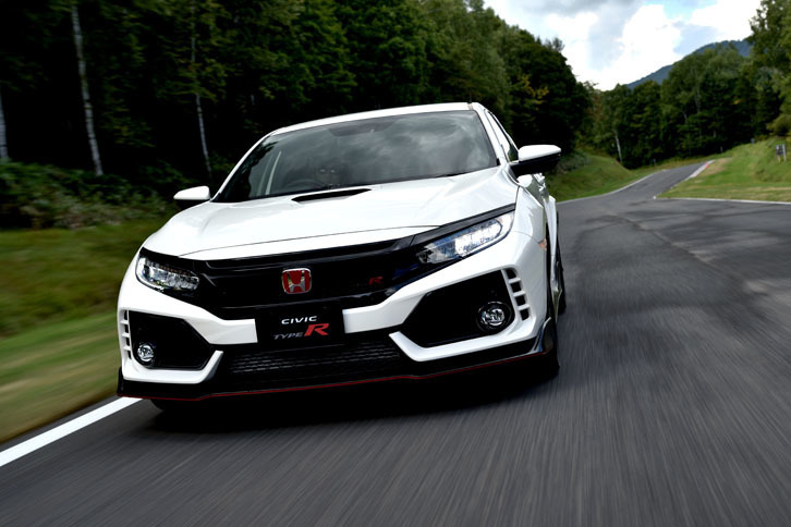 鷹栖のワインディングコースを駆け抜ける新型「シビック タイプR」。