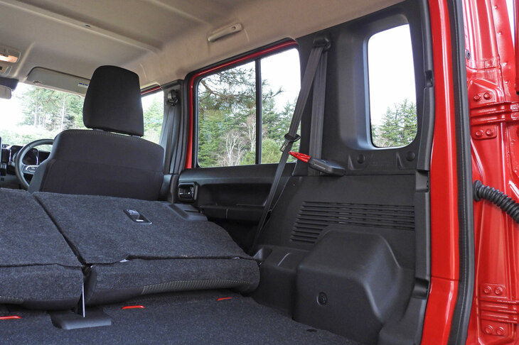 スズキ・ジムニー ノマド（リアクオーターウィンドウのトリム）