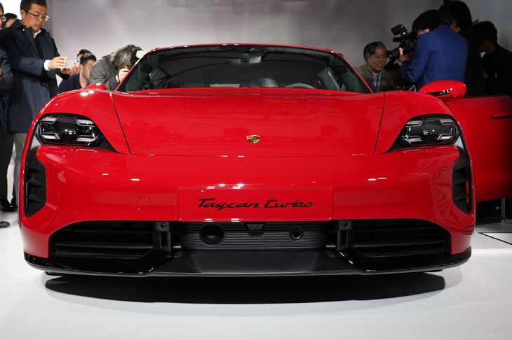 ポルシェ・タイカン ターボ（フロントマスク）