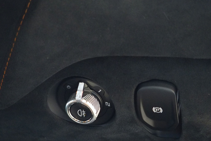 マクラーレン750S（ヘッドランプスイッチ）