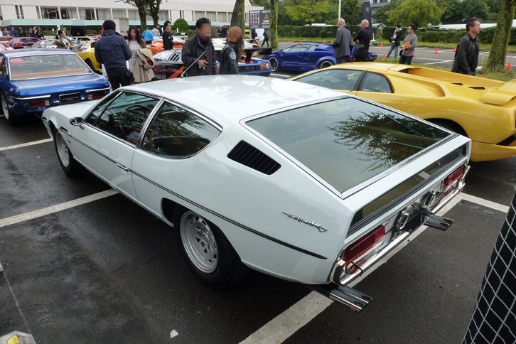 「エスパーダ」のリアビュー。