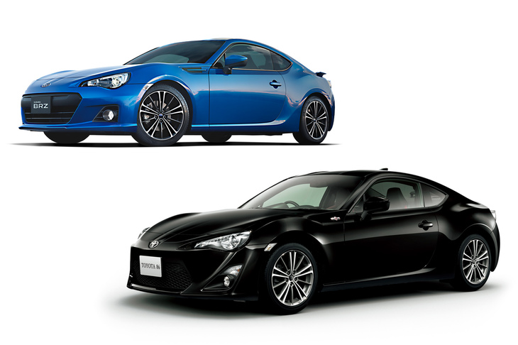 2012年に登場した「トヨタ86」（下）と初代「スバルBRZ」（上）。このときは、クルマのデビューにまつわるイベントは、トヨタとスバルで別々に行われた。