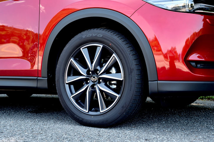 「XD」と「25S」の両モデルとも「トーヨー・プロクセスR46」タイヤを履いていた。