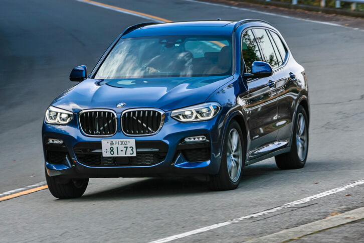 初代「X3」以来採用されているインテリジェント四輪駆動システム 「xDrive」が新型にも採用され、安定した走行を可能にしている。