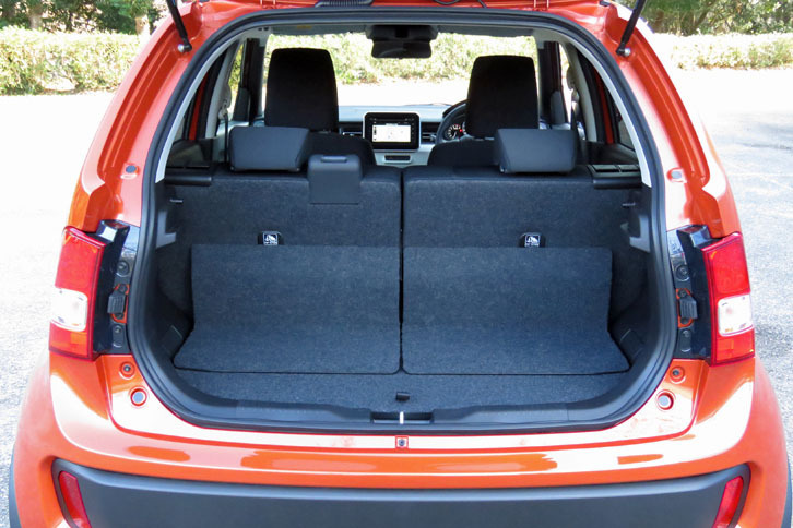 スズキ・イグニス ハイブリッドMZ（ラゲッジルーム）