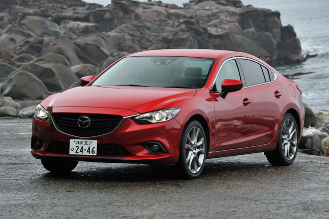 マツダ・アテンザセダンXD Lパッケージ
    ボディーサイズ：全長×全幅×全高＝4860×1840×1450mm／ホイールベース＝2830mm／車重＝1510kg／駆動方式＝FF／エンジン：2.2リッター直4 DOHC 16バルブ ディーゼルターボ／トランスミッション：6段AT／最高出力：175ps/4500rpm／最大トルク：42.8kgm/2000rpm／タイヤ：（前）225/45R19 （後）225/45R19／価格：345万2500円