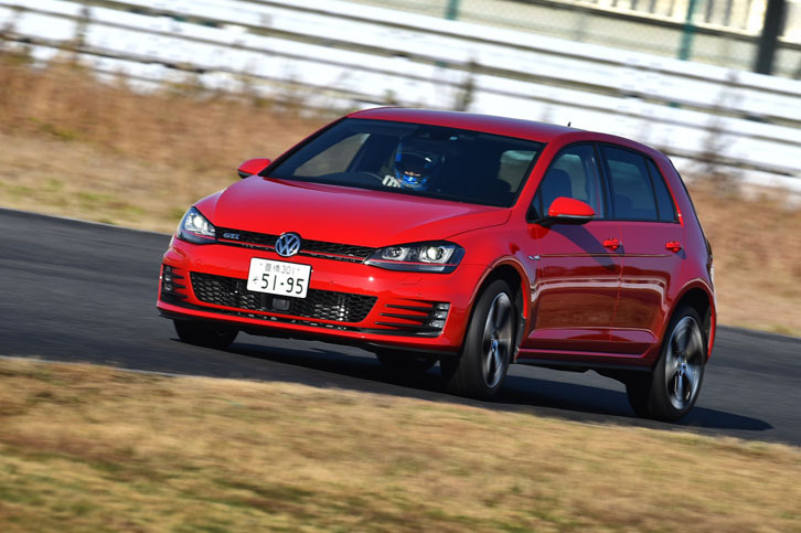 フォルクスワーゲンの代表的スポーツモデル「ゴルフGTI」。写真のトルネードレッドを含む、全7色のボディーカラーが用意される。