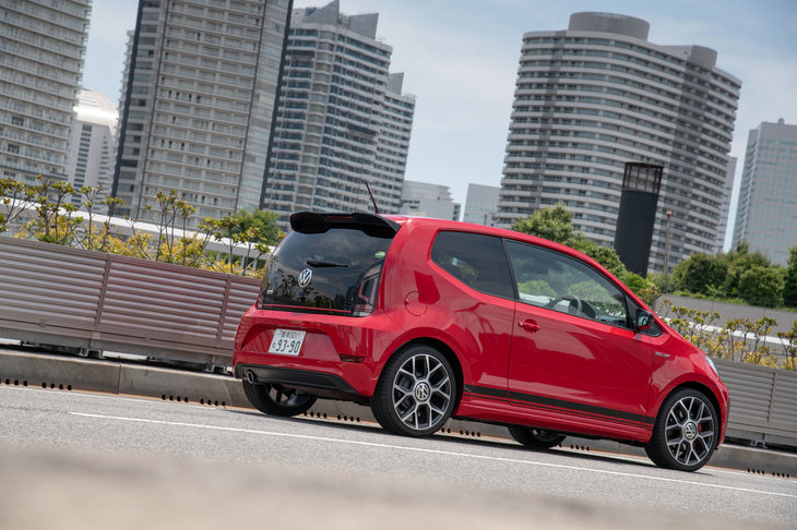 ボディーカラーには「トルネードレッド」「ピュアホワイト」「ディープブラックパールエフェクト」の全3色が用意されている。