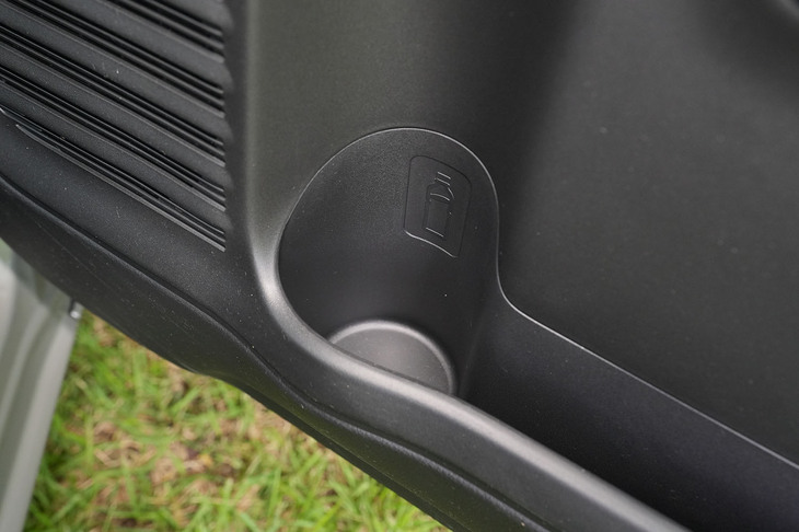 運転席側ドアにあるカップホルダー。