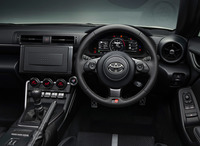 トヨタがスポーツカー「GR 86」を世界初公開　「トヨタ86」の後継を担い2021年秋に登場の画像