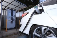 国際標準規格「CHAdeMO」に対応する急速充電ポート。非常時などに活用できる外部給電機能も備えている。