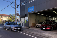 愛車ちょいワル特急をまっすぐ走らせるべく、カイゼンを試みることに。まずは近所の杉並モータースで12カ月定期点検に出した際、「アライメント調整できますか」と聞いてみた。