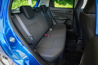 リアシートは6：4の分割可倒式で、必要に応じて荷室を拡張できる。