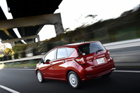 「メダリスト」とは「ノート」に設定される上級グレードであり、今回試乗した「e-POWER メダリスト」のほか、自然吸気エンジン搭載車の「メダリストX」、同エンジンの4WD車「メダリストX FOUR」、過給機付きエンジン搭載車の「メダリスト」の4種類が用意される。