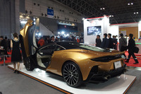 長距離走行にも適したグランドツアラーとして生まれた「GT」。ガラスハッチの下にはゴルフバッグも積載可能で、フロントと合わせるとラゲッジスペース容量は570リッターになるという。