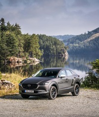 マツダでは、「カーライフを通じたユーザーへの人生の輝きの提供」「美しい地球と心豊かな社会の実現」をエコカー開発のテーマに掲げている。