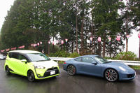 「ポルシェ911」（991型・写真右）と、筆者のかつての愛車「トヨタ・シエンタ」（写真左）。