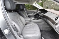 「S560 4MATICロング」のシートは、ナッパレザーで仕立てられる。