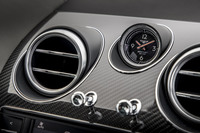 今回インテリアパネルに、新たに「ハイグロスカーボンファイバー」が加わった。